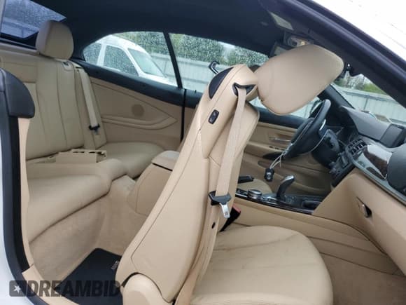 ✅ 2014 BMW 4 Series 428i xDrive • VIN: WBA3T1C57EPS98950 • Lot: 55091815. Wystawiony na Copart z przebiegiem 71 469 mil. Bezpłatny archiwum sprzedaży aukcyjnych z USA i szczegółowy raport historii pojazdu na DreamBid. Zdjęcie 10.