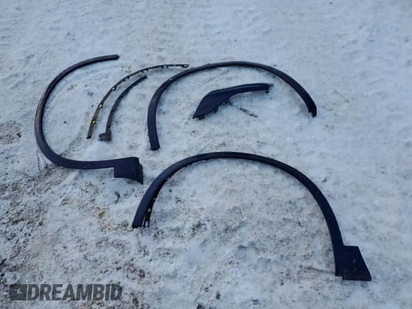 ✅ 2024 Cadillac XT6 AWD Sport • VIN: 1GYKPGRS4RZ734578 • Lot: 88603575. Wystawiony na Copart z przebiegiem 9 015 mil. Bezpłatny archiwum sprzedaży aukcyjnych z USA i szczegółowy raport historii pojazdu na DreamBid. Zdjęcie 15.