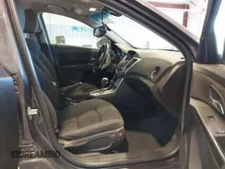 2016 Chevrolet Cruze LT z VIN 1G1PE5SB5G7215864, wystawiony jako IAAI lot #42795901 z przebiegiem 147 424 mil mil oraz . Historia ofert i sprzedaży dostępna na DreamBid. Obrazek 5.