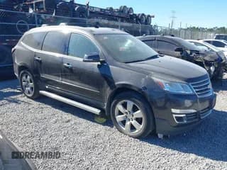 ✅ 2017 Chevrolet Traverse Premier • VIN: 1GNKRJKD9HJ235028 • Lot: 43579008. Wystawiony na IAAI z przebiegiem 186 330 mil. Bezpłatny archiwum sprzedaży aukcyjnych z USA i szczegółowy raport historii pojazdu na DreamBid. Zdjęcie 1.