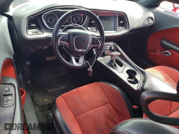 ✅ 2015 Dodge Challenger R/T Plus • VIN: 2C3CDZBT6FH788630 • Lot: 64865383. Wystawiony na Copart z przebiegiem 130 047 mil. Bezpłatny archiwum sprzedaży aukcyjnych z USA i szczegółowy raport historii pojazdu na DreamBid. Zdjęcie 8.