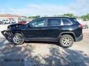✅ 2018 Jeep Cherokee Latitude Plus • VIN: 1C4PJMLX5JD500693 • Lot: 42615630. Wystawiony na IAAI z przebiegiem 113 449 mil. Bezpłatny archiwum sprzedaży aukcyjnych z USA i szczegółowy raport historii pojazdu na DreamBid. Zdjęcie 14.