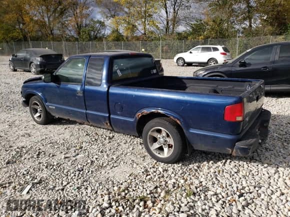 2002 Chevrolet S-10 LS с VIN 1GCCS19W328196413, выставлен на аукционе Copart как лот 76028354 с пробегом 273 316 миль миль и Списание • Salvage title. История ставок и продаж доступна на DreamBid. Изображение 2.