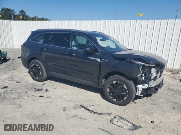 ✅ 2025 Kia Sorento S • VIN: 5XYRL4JC5SG353295 • Lot: 82370385. Listed on Copart with 8,706 mi. Free auction sales archive from the USA and detailed vehicle history report at DreamBid. Image 4.