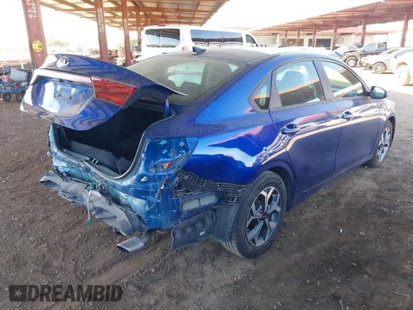 ✅ 2021 Kia Forte LXS • VIN: 3KPF24AD4ME304832 • Lot: 43526030. Wystawiony na IAAI z przebiegiem 112 077 mil. Bezpłatny archiwum sprzedaży aukcyjnych z USA i szczegółowy raport historii pojazdu na DreamBid. Zdjęcie 4.