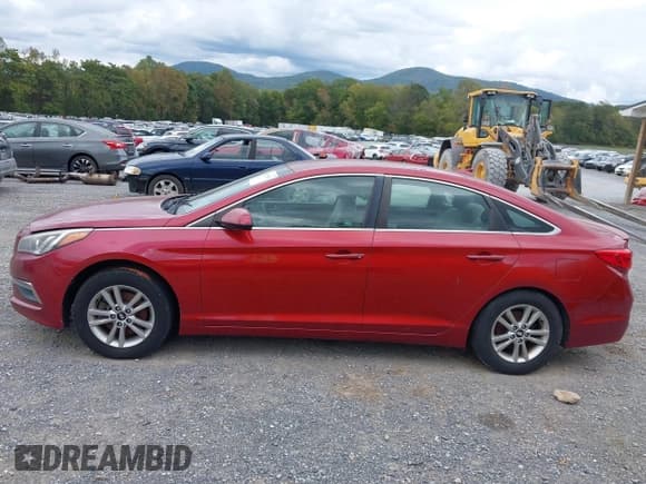 ✅ 2015 Hyundai Sonata SE • VIN: 5NPE24AF8FH131179 • Lot: 43374643. Listed on IAAI with 119,914 mi. Free auction sales archive from the USA and detailed vehicle history report at DreamBid. Image 15.