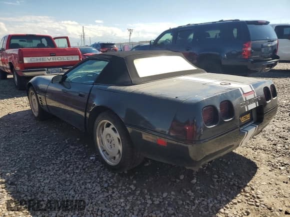 ✅ 1992 Chevrolet Corvette • VIN: 1G1YY33P1N5110757 • Лот: 82236385. Опубликован ранее на Copart с пробегом Не указан. Бесплатный доступ к архиву аукционных продаж из США и подробный отчёт об истории автомобиля на DreamBid. Изображение 2.
