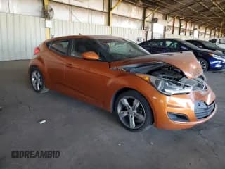 ✅ 2013 Hyundai Veloster w/Black Int • VIN: KMHTC6AD5DU088675 • Lot: 78702554. Wystawiony na Copart z przebiegiem 127 879 mil. Bezpłatny archiwum sprzedaży aukcyjnych z USA i szczegółowy raport historii pojazdu na DreamBid. Zdjęcie 4.