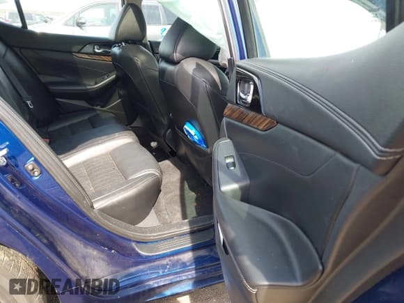 ✅ 2016 Nissan Maxima SV • VIN: 1N4AA6AP2GC386757 • Lot: 42071110. Wystawiony na IAAI z przebiegiem 108 016 mil. Bezpłatny archiwum sprzedaży aukcyjnych z USA i szczegółowy raport historii pojazdu na DreamBid. Zdjęcie 8.