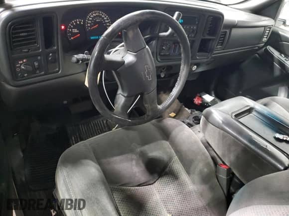 ✅ 2005 Chevrolet Silverado 1500 LS • VIN: 1GCEK19V05Z305800 • Lot: 86966714. Wystawiony na Copart z przebiegiem 340 587 mil mil. Skorzystaj z bezpłatnego archiwum sprzedaży aukcyjnych z USA i zobacz szczegółowy raport historii pojazdu na DreamBid. Zdjęcie 8.