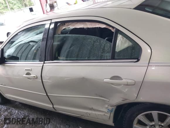 ✅ 2008 Mercury Milan • VIN: 3MEHM07Z38R663276 • Lot: 42468805. Listed on IAAI with 124,173 mi. Free auction sales archive from the USA and detailed vehicle history report at DreamBid. Image 14.