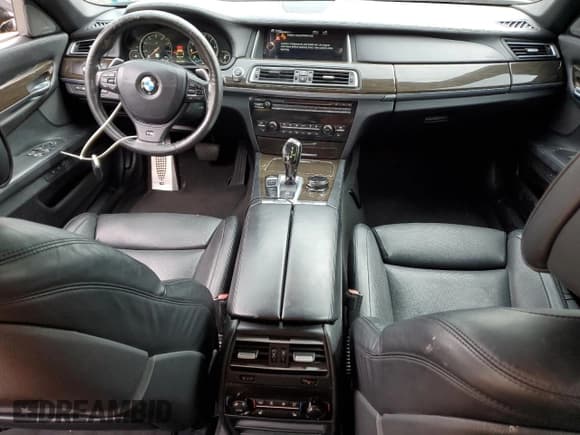 ✅ 2015 BMW 7 Series 750i xDrive • VIN: WBAYB6C59FG299220 • Lot: 81751525. Listed on Copart with 162,075 mi. Free auction sales archive from the USA and detailed vehicle history report at DreamBid. Image 8.