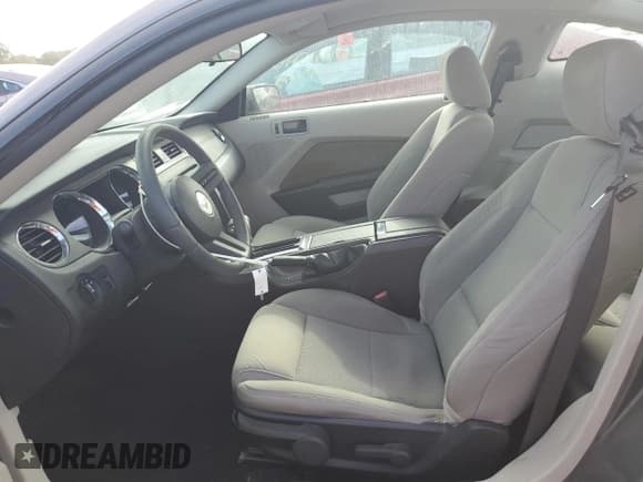 ✅ 2010 Ford Mustang V6 • VIN: 1ZVBP8AN9A5112276 • Lot: 81566355. Listed on Copart with 69,951 mi. Free auction sales archive from the USA and detailed vehicle history report at DreamBid. Image 7.