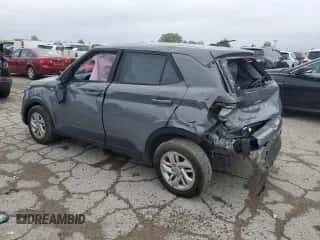 2023 Hyundai Venue SE z VIN KMHRB8A38PU217108, wystawiony jako Copart lot #64990794 z przebiegiem 5 134 mil mil oraz Szkoda całkowita • Salvage title. Historia ofert i sprzedaży dostępna na DreamBid. Obrazek 2.