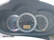 ✅ 2006 Toyota RAV4 • VIN: JTMZD33V765023162 • Lot: 40449322. Wystawiony na IAAI z przebiegiem 248 806 mil. Bezpłatny archiwum sprzedaży aukcyjnych z USA i szczegółowy raport historii pojazdu na DreamBid. Zdjęcie 7.