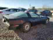 1987 Chevrolet Corvette z VIN 1G1YY2188H5109597, wystawiony jako Copart lot #91421935 z przebiegiem 87 312 mil mil oraz Czysty tytuł • Clean title. Historia ofert i sprzedaży dostępna na DreamBid. Obrazek 3.