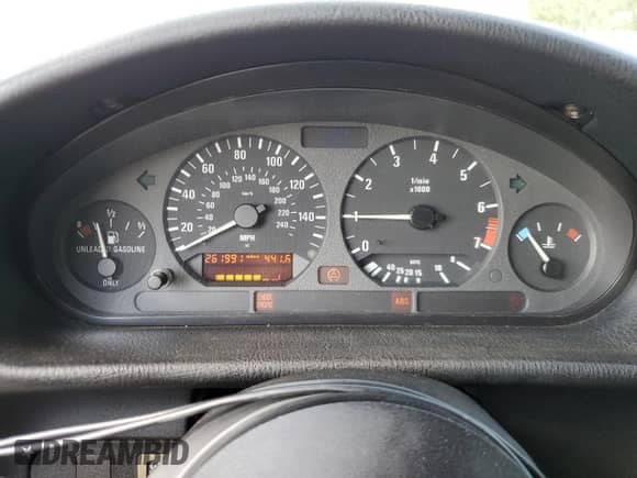 1996 BMW 3 Series z VIN WBACD3327TAV16674, wystawiony jako Copart lot #67942865 z przebiegiem 261 991 mil mil oraz Szkoda całkowita • Salvage title. Historia ofert i sprzedaży dostępna na DreamBid. Obrazek 9.