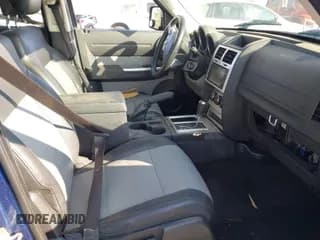 ✅ 2010 Dodge Nitro • VIN: 1D4PT5GX7AW118201 • Lot: 43642076. Wystawiony na IAAI z przebiegiem 202 648 mil. Bezpłatny archiwum sprzedaży aukcyjnych z USA i szczegółowy raport historii pojazdu na DreamBid. Zdjęcie 5.