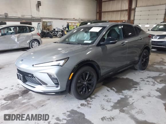 ✅ 2025 Buick Envista Sport Touring • VIN: KL47LBEP9SB235750 • Лот: 43327289. Опубликован ранее на IAAI с пробегом 1 924 миль. Бесплатный доступ к архиву аукционных продаж из США и подробный отчёт об истории автомобиля на DreamBid. Изображение 2.