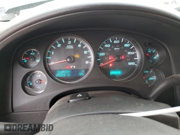 ✅ 2010 GMC Sierra 1500 • VIN: 1GTSKWE28AZ112526 • Lot: 82182794. Wystawiony na Copart z przebiegiem 218 265 mil. Bezpłatny archiwum sprzedaży aukcyjnych z USA i szczegółowy raport historii pojazdu na DreamBid. Zdjęcie 9.