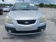 ✅ 2009 Kia Rio LX • VIN: KNADE243296494615 • Лот: 42684386. Опубликован ранее на IAAI с пробегом 162 379 миль. Бесплатный доступ к архиву аукционных продаж из США и подробный отчёт об истории автомобиля на DreamBid. Изображение 6.