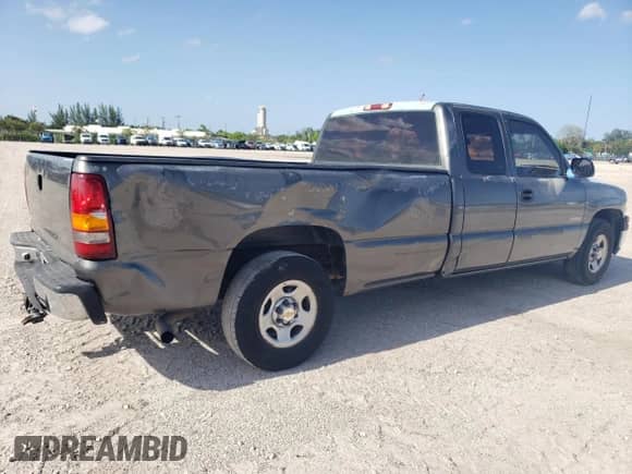 2002 Chevrolet Silverado 1500 with VIN 1GCEC19T52E273182, listed as a Copart auction lot 67066404 with 317,757 mi miles and Non repairable. Bid and sale history available at DreamBid. Image 3.