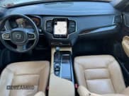 ✅ 2017 Volvo XC90 Momentum • VIN: YV4A22PK4H1126799 • Lot: 47779275. Wystawiony na Copart z przebiegiem 193 815 mil. Bezpłatny archiwum sprzedaży aukcyjnych z USA i szczegółowy raport historii pojazdu na DreamBid. Zdjęcie 9.