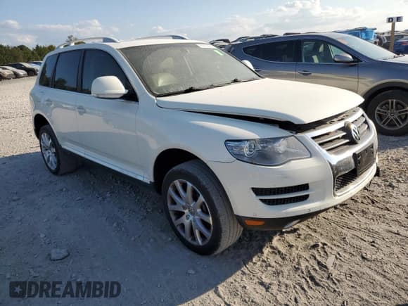 ✅ 2009 Volkswagen Touareg V6 • VIN: WVGFM77L59D035884 • Lot: 71473874. Wystawiony na Copart z przebiegiem 192 921 mil. Bezpłatny archiwum sprzedaży aukcyjnych z USA i szczegółowy raport historii pojazdu na DreamBid. Zdjęcie 4.
