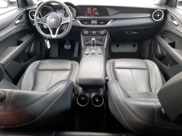 ✅ 2019 Alfa Romeo Stelvio • VIN: ZASPAJAN3K7C71311 • Lot: 78842424. Listed on Copart with 35,265 mi. Free auction sales archive from the USA and detailed vehicle history report at DreamBid. Image 8.