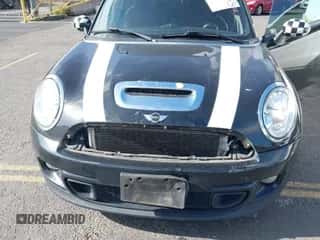 2013 MINI Hardtop S with VIN WMWSV3C53DT477574, listed as a IAAI auction lot 42385383 with 81,312 mi miles and . Bid and sale history available at DreamBid. Image 6.