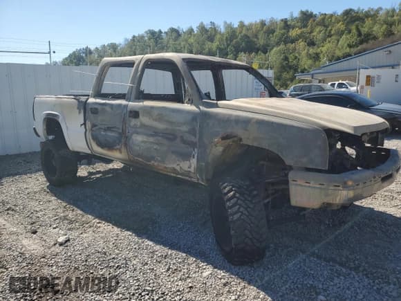 ✅ 2004 Chevrolet Silverado 2500HD LS • VIN: 1GCHK23254F252982 • Lot: 86218595. Wystawiony na Copart z przebiegiem Nie podano. Bezpłatny archiwum sprzedaży aukcyjnych z USA i szczegółowy raport historii pojazdu na DreamBid. Zdjęcie 4.