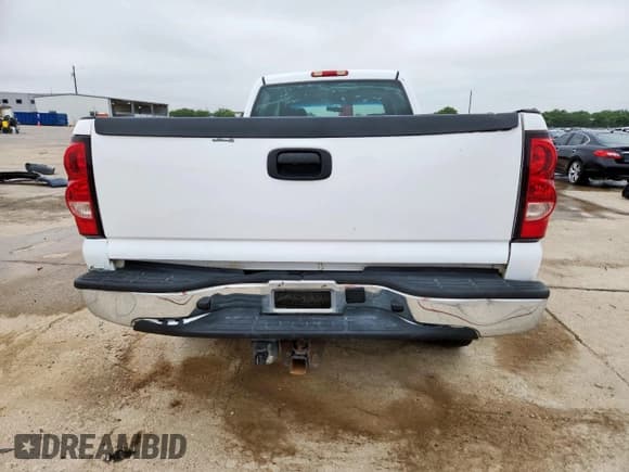 ✅ 2006 Chevrolet Silverado 2500HD Work Truck • VIN: 1GCHC23U56F226352 • Лот: 58729325. Опубликован ранее на Copart с пробегом 243 826 миль. Бесплатный доступ к архиву аукционных продаж из США и подробный отчёт об истории автомобиля на DreamBid. Изображение 6.