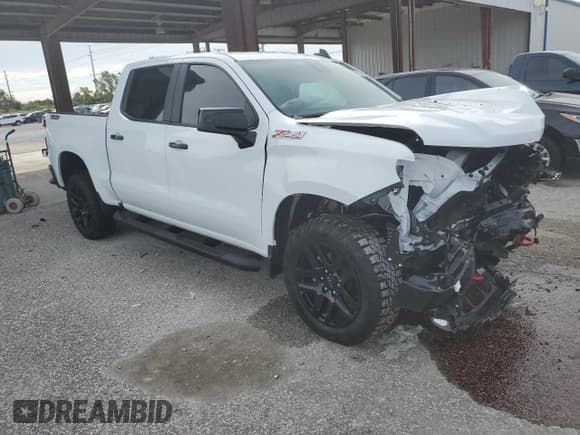 ✅ 2025 Chevrolet Silverado 1500 LT Trail Boss • VIN: 3GCUKFE87SG260018 • Лот: 82039145. Опубликован ранее на Copart с пробегом 624 миль. Бесплатный доступ к архиву аукционных продаж из США и подробный отчёт об истории автомобиля на DreamBid. Изображение 4.