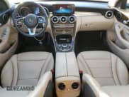 ✅ 2019 Mercedes-Benz C 300 • VIN: 55SWF8DB9KU317670 • Lot: 93914335. Wystawiony na Copart z przebiegiem 45 967 mil. Bezpłatny archiwum sprzedaży aukcyjnych z USA i szczegółowy raport historii pojazdu na DreamBid. Zdjęcie 8.