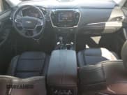 ✅ 2021 Chevrolet Traverse Premier • VIN: 1GNEVKKW2MJ227640 • Lot: 84262855. Wystawiony na Copart z przebiegiem 80 411 mil. Bezpłatny archiwum sprzedaży aukcyjnych z USA i szczegółowy raport historii pojazdu na DreamBid. Zdjęcie 8.