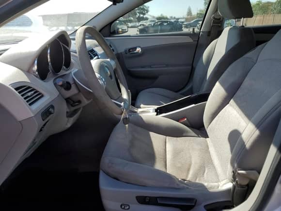 2011 Chevrolet Malibu 1LS z VIN 1G1ZB5E15BF323713, wystawiony jako Copart lot #69056474 z przebiegiem 144 483 mil mil oraz Szkoda całkowita • Salvage title. Historia ofert i sprzedaży dostępna na DreamBid. Obrazek 7.