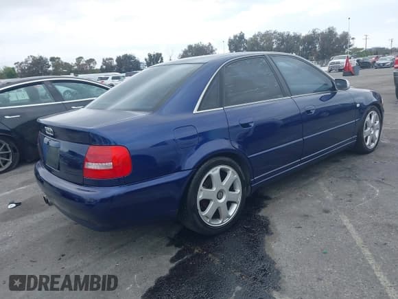 ✅ 2000 Audi S4 • VIN: WAUDD68D2YA041149 • Lot: 42192189. Wystawiony na IAAI z przebiegiem 145 417 mil. Bezpłatny archiwum sprzedaży aukcyjnych z USA i szczegółowy raport historii pojazdu na DreamBid. Zdjęcie 4.