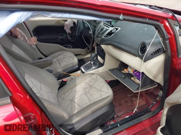 ✅ 2013 Ford Fiesta SE • VIN: 3FADP4BJ1DM203756 • Lot: 43583981. Wystawiony na IAAI z przebiegiem 228 539 mil. Bezpłatny archiwum sprzedaży aukcyjnych z USA i szczegółowy raport historii pojazdu na DreamBid. Zdjęcie 5.