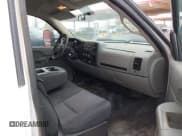 ✅ 2012 Chevrolet Silverado 2500HD Work Truck • VIN: 1GC0CVCG0CF142086 • Lot: 42761543. Wystawiony na IAAI z przebiegiem 159 598 mil. Bezpłatny archiwum sprzedaży aukcyjnych z USA i szczegółowy raport historii pojazdu na DreamBid. Zdjęcie 5.