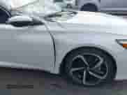 2018 Honda Accord Sport с VIN 1HGCV2F35JA045721, выставлен на аукционе IAAI как лот 43353715 с пробегом 76 055 миль миль и . История ставок и продаж доступна на DreamBid. Изображение 17.