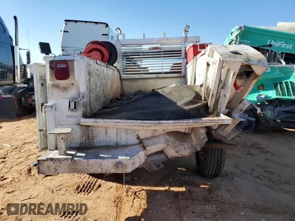 ✅ 2008 Ford F-250 • VIN: 1FDNF20568EE39063 • Lot: 81546053. Wystawiony na Copart z przebiegiem 260 163 mil. Bezpłatny archiwum sprzedaży aukcyjnych z USA i szczegółowy raport historii pojazdu na DreamBid. Zdjęcie 6.