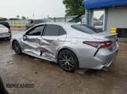 ✅ 2022 Toyota Camry SE • VIN: 4T1G11AK8NU665614 • Lot: 66191575. Wystawiony na Copart z przebiegiem 166 519 mil. Bezpłatny archiwum sprzedaży aukcyjnych z USA i szczegółowy raport historii pojazdu na DreamBid. Zdjęcie 2.