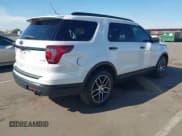 ✅ 2018 Ford Explorer Sport • VIN: 1FM5K8GT6JGC87122 • Lot: 43673299. Wystawiony na IAAI z przebiegiem 118 391 mil. Bezpłatny archiwum sprzedaży aukcyjnych z USA i szczegółowy raport historii pojazdu na DreamBid. Zdjęcie 4.