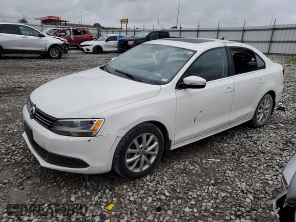 ✅ 2013 Volkswagen Jetta SE • VIN: 3VWDX7AJXDM373642 • Lot: 60229495. Wystawiony na Copart z przebiegiem 84 181 mil. Bezpłatny archiwum sprzedaży aukcyjnych z USA i szczegółowy raport historii pojazdu na DreamBid. Zdjęcie 1.