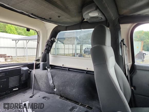 ✅ 2006 Jeep Wrangler Unlimited LWB • VIN: 1J4FA44S26P755784 • Lot: 64491985. Wystawiony na Copart z przebiegiem Nie podano. Bezpłatny archiwum sprzedaży aukcyjnych z USA i szczegółowy raport historii pojazdu na DreamBid. Zdjęcie 11.