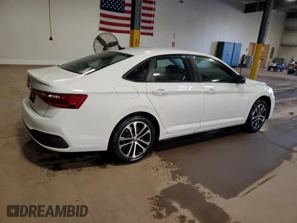 ✅ 2025 Volkswagen Jetta Sport • VIN: 3VWBX7BUXSM060023 • Лот: 89525275. Опубликован ранее на Copart с пробегом 10 423 миль. Бесплатный доступ к архиву аукционных продаж из США и подробный отчёт об истории автомобиля на DreamBid. Изображение 3.