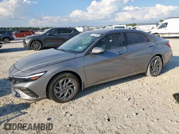 2024 Hyundai Elantra SEL z VIN KMHLM4DG5RU789814, wystawiony jako Copart lot #85278625 z przebiegiem 9 853 mil mil oraz Szkoda całkowita • Salvage title. Historia ofert i sprzedaży dostępna na DreamBid. Obrazek 1.