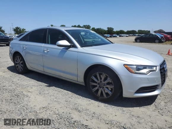 ✅ 2015 Audi A6 Premium • VIN: WAUFFAFC9FN048282 • Lot: 54240605. Wystawiony na Copart z przebiegiem 87 057 mil. Bezpłatny archiwum sprzedaży aukcyjnych z USA i szczegółowy raport historii pojazdu na DreamBid. Zdjęcie 4.