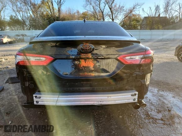 ✅ 2020 Toyota Camry SE • VIN: 4T1G11BK2LU001949 • Lot: 90251625. Wystawiony na Copart z przebiegiem 67 380 mil. Bezpłatny archiwum sprzedaży aukcyjnych z USA i szczegółowy raport historii pojazdu na DreamBid. Zdjęcie 6.