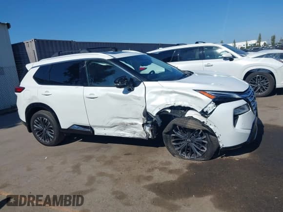 ✅ 2025 Nissan Rogue Platinum • VIN: JN8BT3DD3SW300599 • Lot: 43617459. Listed on IAAI with 8,784 mi. Free auction sales archive from the USA and detailed vehicle history report at DreamBid. Image 13.